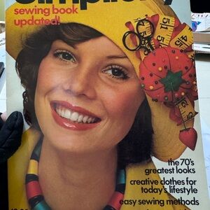 Simplicity Sewing Book - Vintage sewing book, tutorials and patterns 1970s